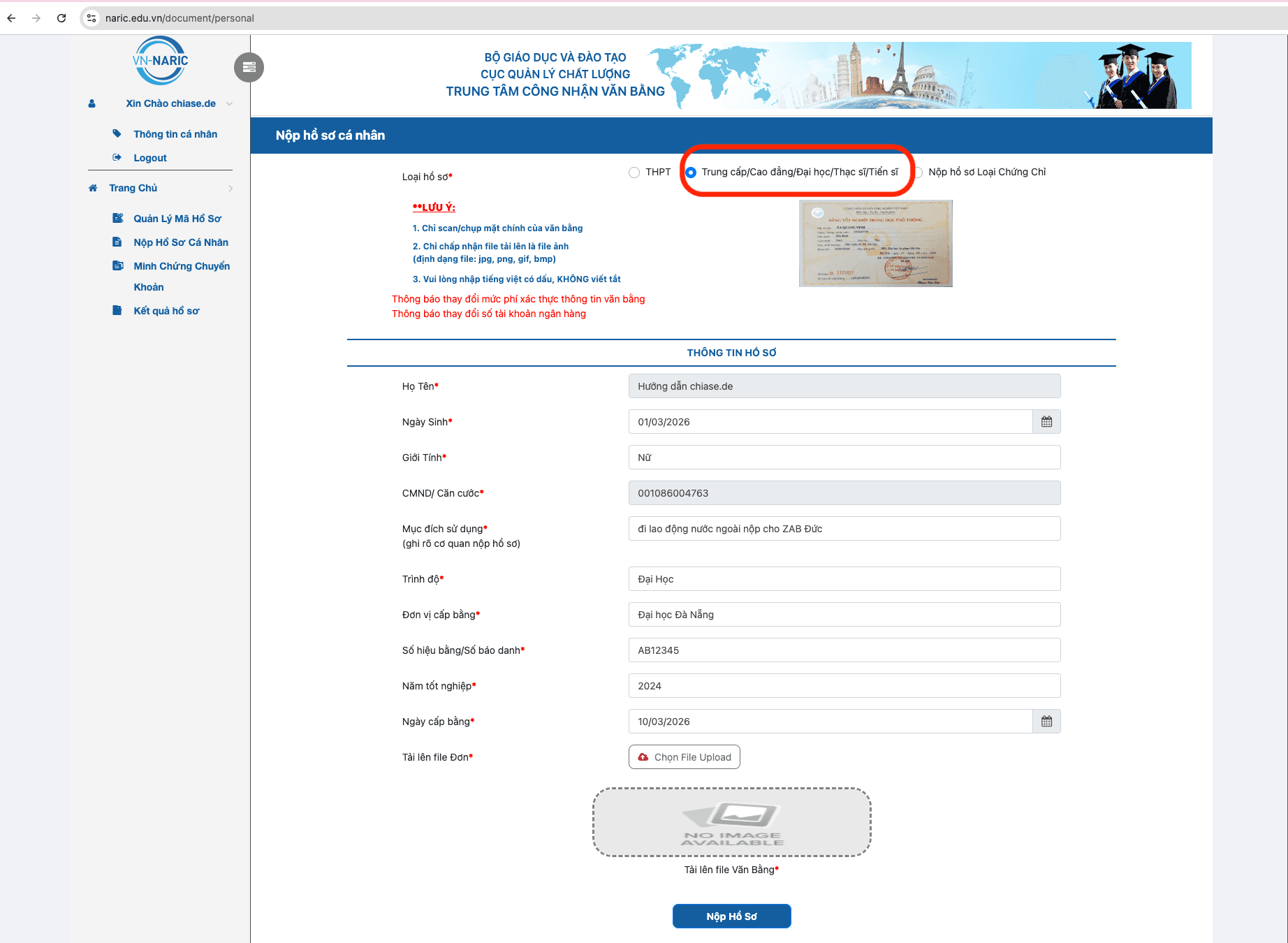 Form nộp hồ sơ cá nhân — chọn mục Trung cấp/Cao đẳng/ĐH, điền thông tin, upload file
